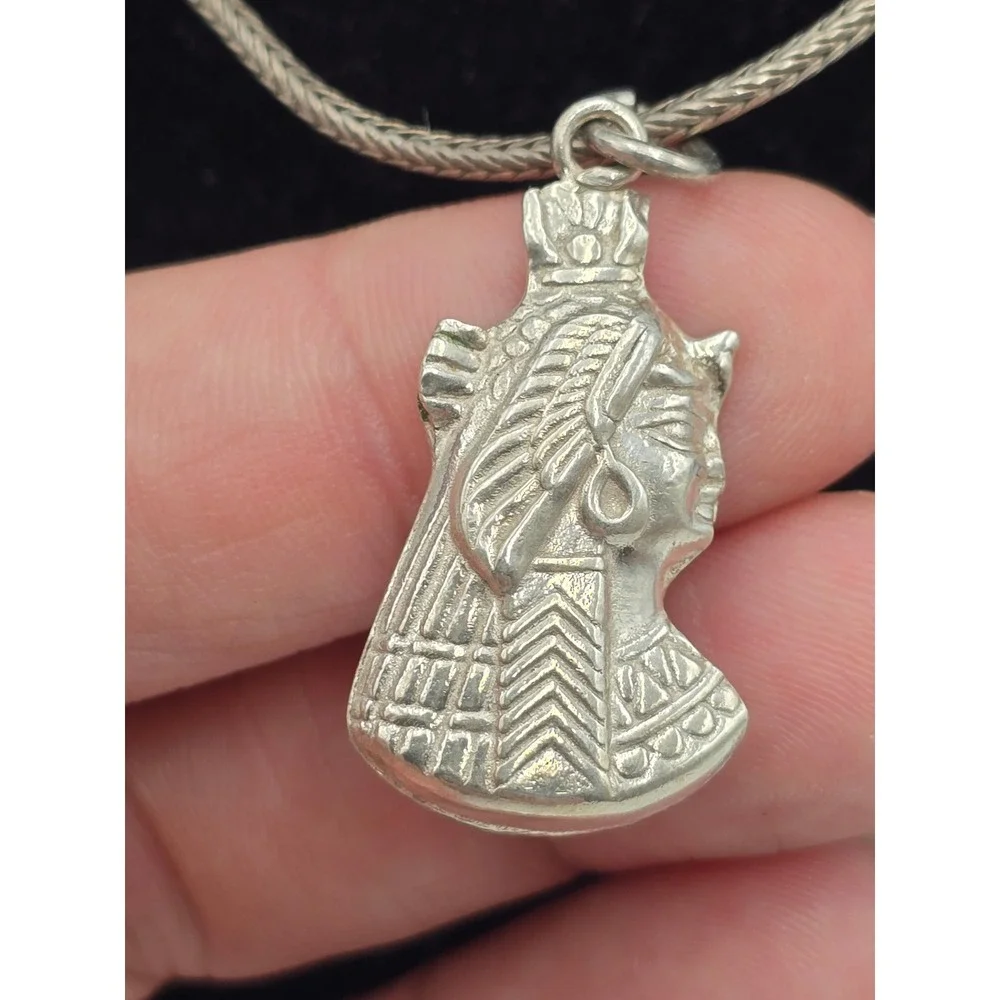 Unbranded egyptian nefertiti